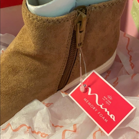 NIB Nina micro suede tan and gold booties 9 - Picture 3 of 6